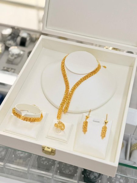 طقم ذهب روسي فخم ومكفول 4 قطع